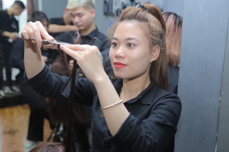 Dung Trần Hair Academy nhận đào tạo học viên Bắc - Trung - Nam về tóc