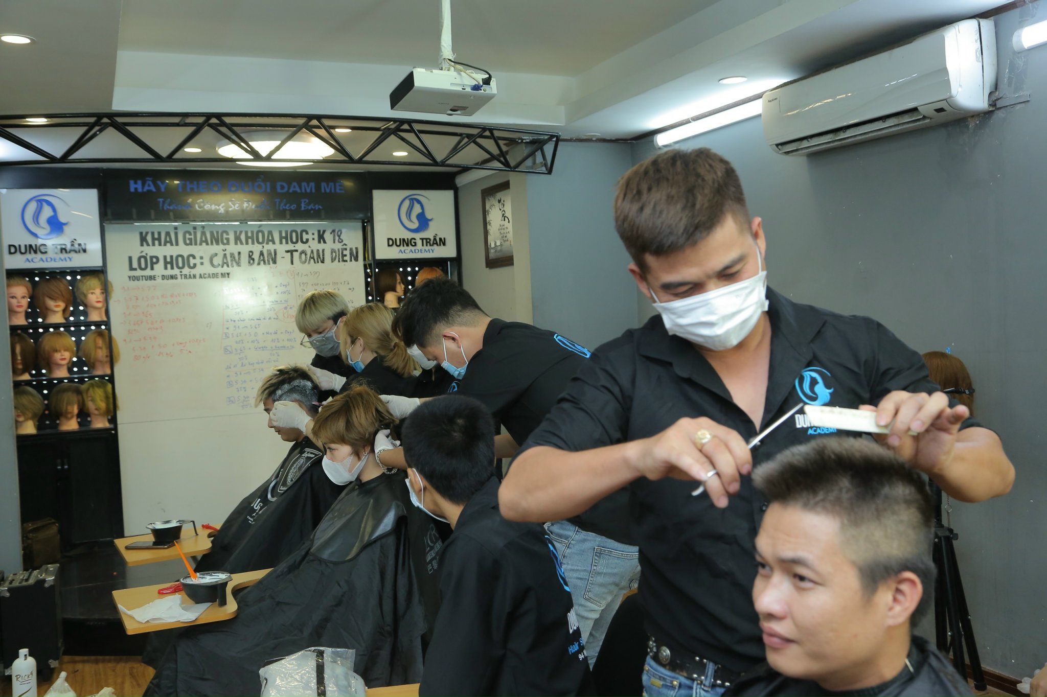Dung Trần Hair Academy - Địa chỉ học nghề tóc tại Hà Nội uy tín