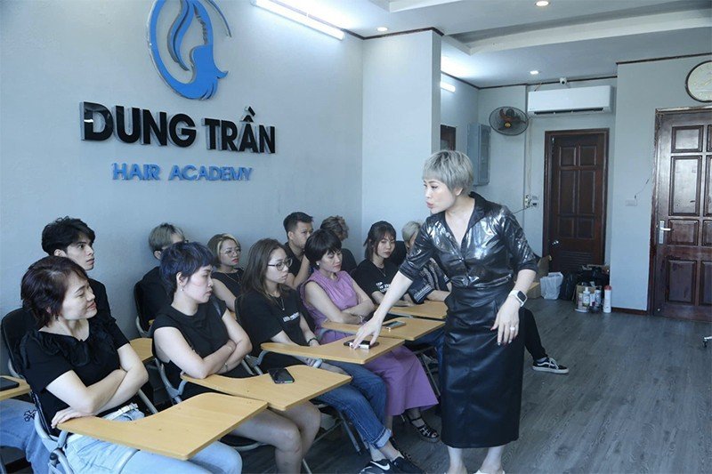 Cơ hội trở thành thợ chuyên nghiệp tại salon Dung Trần khi theo học tại Dung Trần Hair Academy